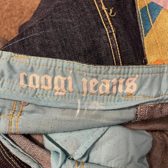 Coogi Vintage Eagle front- logo back pocket with decorative buttons 32X34 jeans